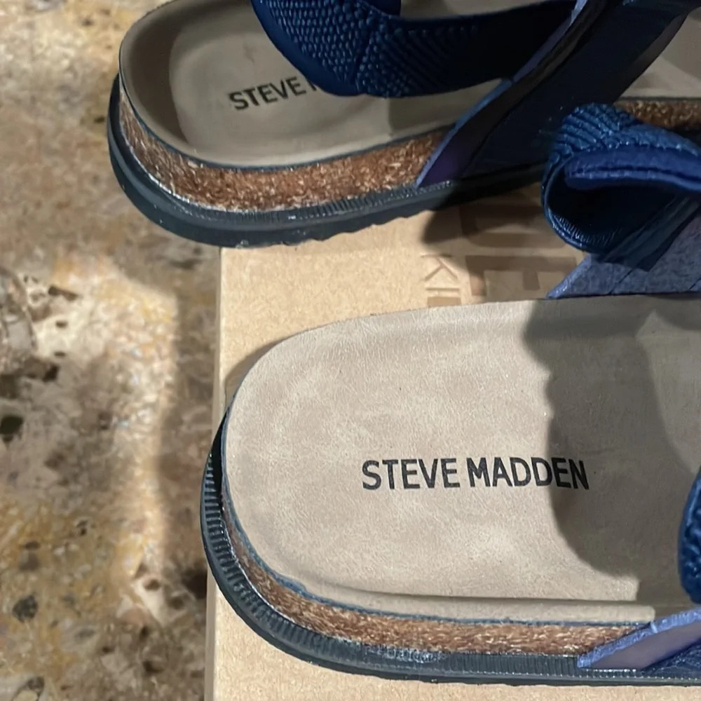 Steve Madden Boy’s Sandals - Picture 6 of 9